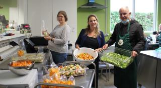 bewoners aan het werk zorgboerderij Vercammen GGZ